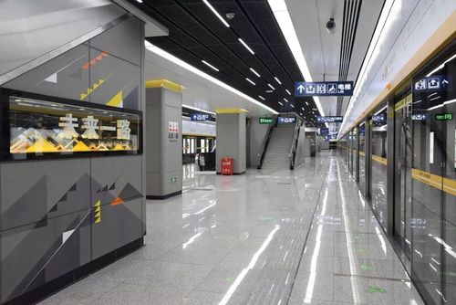 武汉地铁11号线正式开通试运营