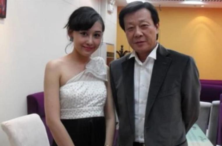 原创他娶了2个老婆,还生了2儿2女,今64岁坦言很累!