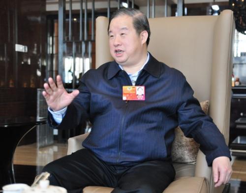 新华联傅军建议解决民营企业融资难融资贵问题
