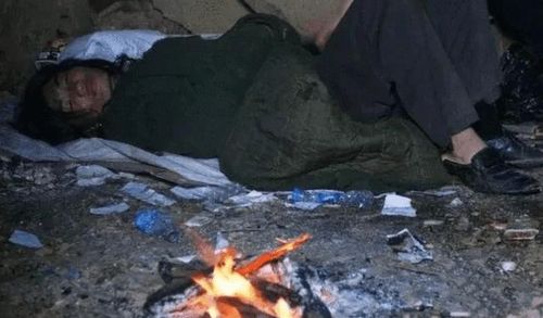 中国第一懒人杨锁吃饭父母喂衣服父母洗23岁活活饿死家中