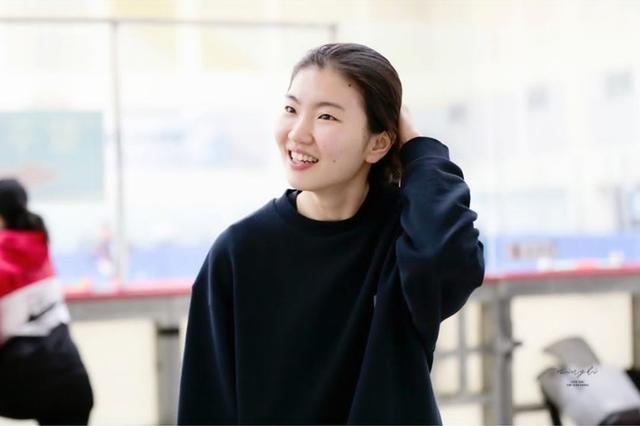 举行的第36届韩国妇女大会奠基石奖上,短道速滑运动员沈锡希再获殊荣