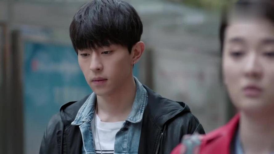 欢乐颂邓伦发觉关关对赵医生的感情俩人不欢而散关关哭了