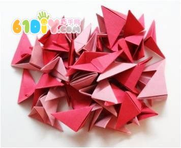 三角插爱心花环手工制作