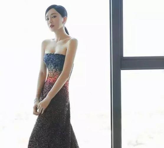 整夜整夜的睡不着,体重飙升至120多斤,意识到自己的状态不佳的秦岚