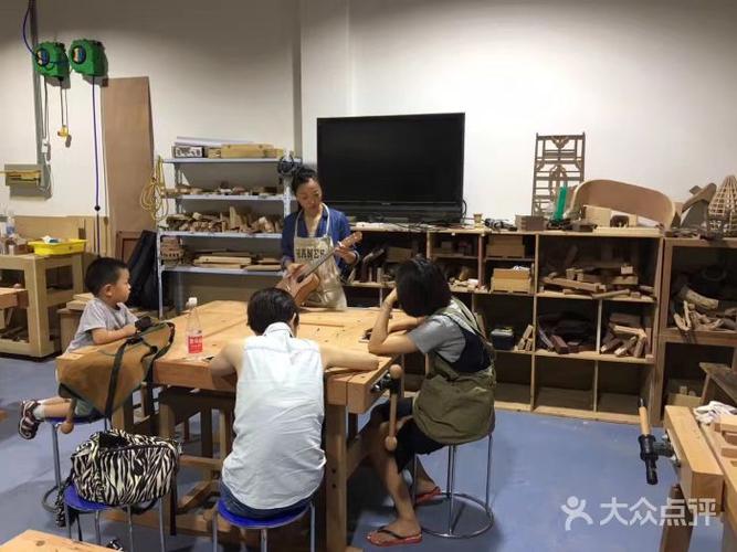 堤旁树木工俱乐部图片 - 第1张