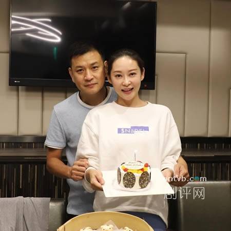 杨卓娜为从事灯箱生的老公杨志翘诞下的女儿杨舒然(豹豹)如今已11岁