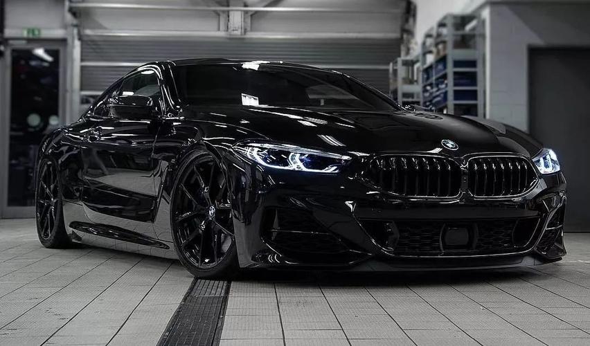 激光大灯,v8发动机加持,砂金石红和黑武士的宝马m850i