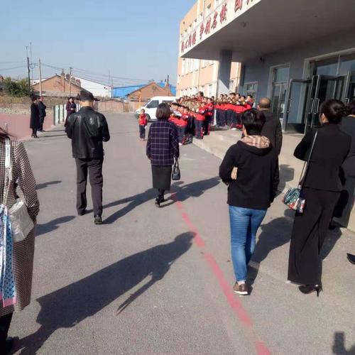 辽阳市政协领导莅临灯塔市铧子镇小学调研教育状况