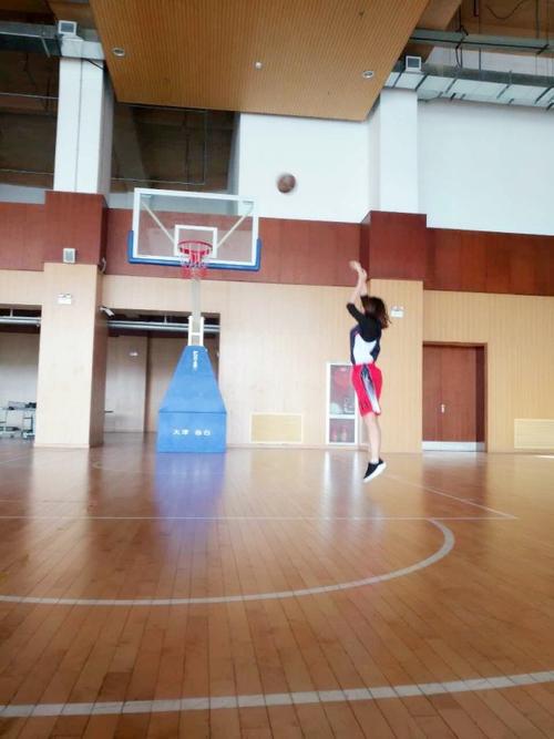 作为一个会打篮球的女生是怎样的体验?