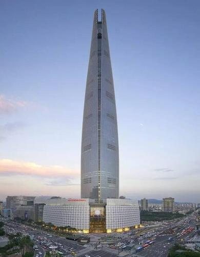 韩国第一高楼首尔的乐天世界大厦有济南泉城之根的气质