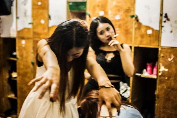 乌克兰摄影师谢尔盖(sergey melnitchenko )凭借拍摄"成都夜店女孩