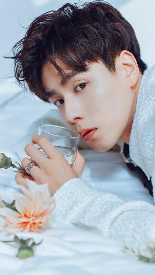 胡一天干净帅气迷人写真