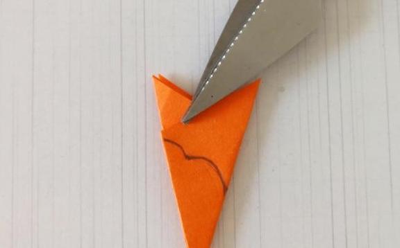 剪单剪纸可以做幼儿园手工作业的六瓣花剪纸有教程