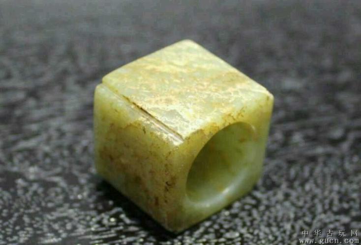 宋代深坑青白玉琮式扳指