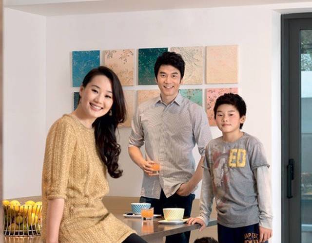 林依轮妻子结婚21年晒照 全家福儿子抢眼