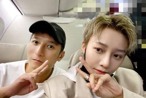 而我们看到刘雨昕的微博发的是:偶遇从小看到大的李维嘉 ,哥希望下次