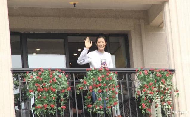 朱婷获赠三层法式花园别墅,面积达到 340 平