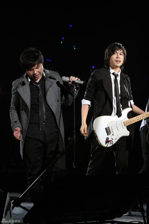 高清:水木年华个唱郑钧苗圃助阵 世界巡演拉开帷幕