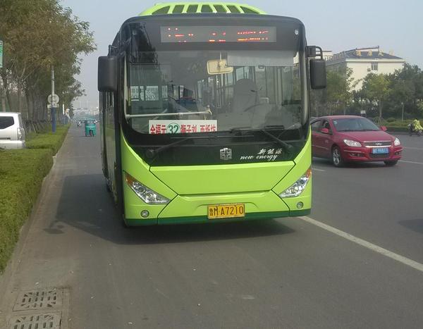 滨州市双优古村镇西纸坊有了旅游公交车