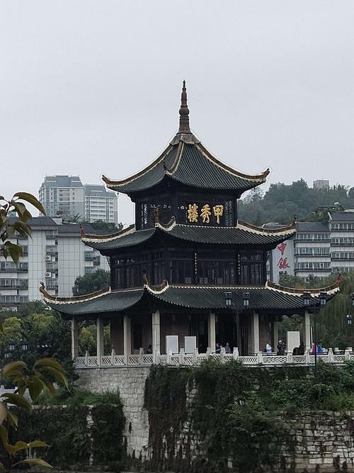 贵阳市标志性建筑"甲秀楼".