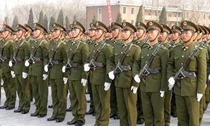 上世纪八十年代,我军换发87式军服,为何增加了领带?