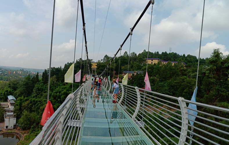 圣灵山高空玻璃滑道