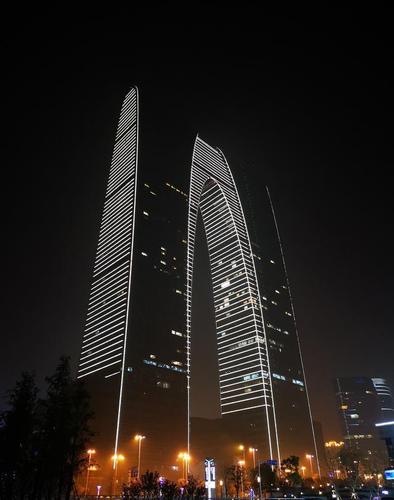 苏州市的摩天大楼堪称震撼,与传统老苏州市的古朴特色