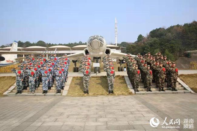 陆军航空兵学院廊坊营区夏军处长代表接兵部队,火箭军应用电子技术
