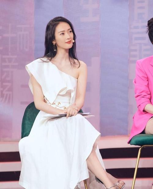 正文      说实话,我个人感觉童瑶和热依扎相比,单从情感上比较,还是