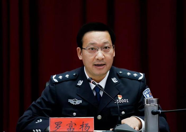 罗富杨调研公安窗口服务工作