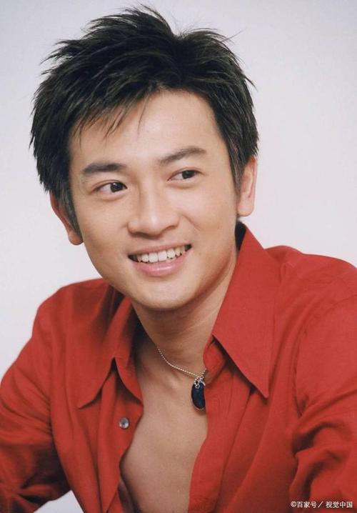 47岁苏有朋近照,手臂肌肉惊人,五官依旧精致无皱纹