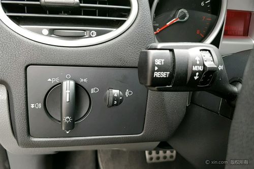 福特 福克斯两厢 2014款 1.8 自动 经典酷白典藏版全价7.88万