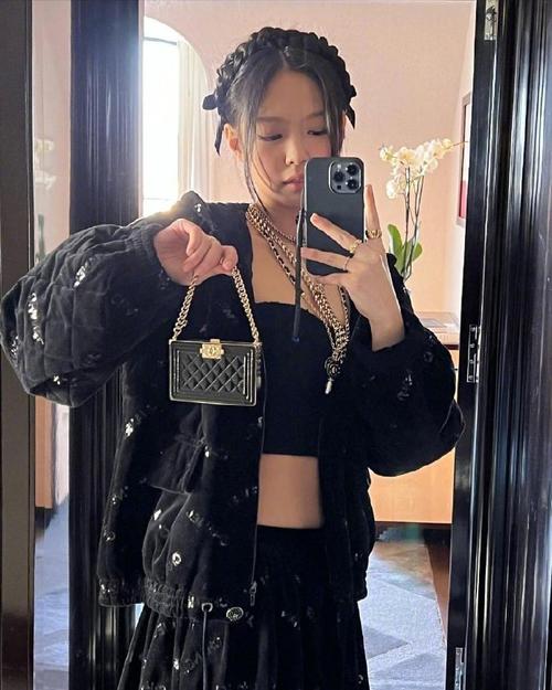 jennie看秀造型生图#jennie巴黎时装周看秀生图,黑色look又美又辣