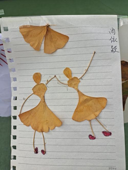 聚英幼儿园秋季树叶手工作品展