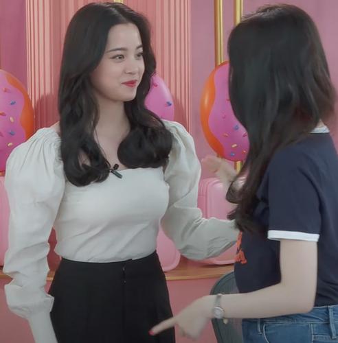 欧阳娜娜"发福"太明显,比景甜胖一倍不止,身材看着显老10岁!