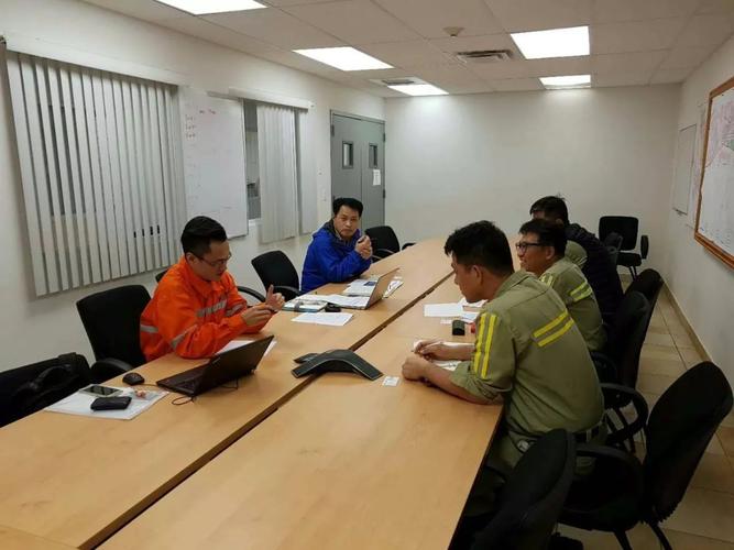 接着就是与客户的现场交流,在客户办公室进行最新的合作沟通.