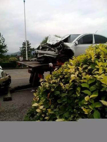 承德平泉平铁线发生严重交通事故!