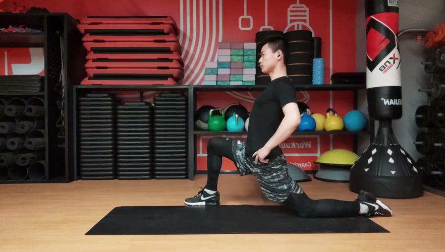 静态拉伸髂腰肌