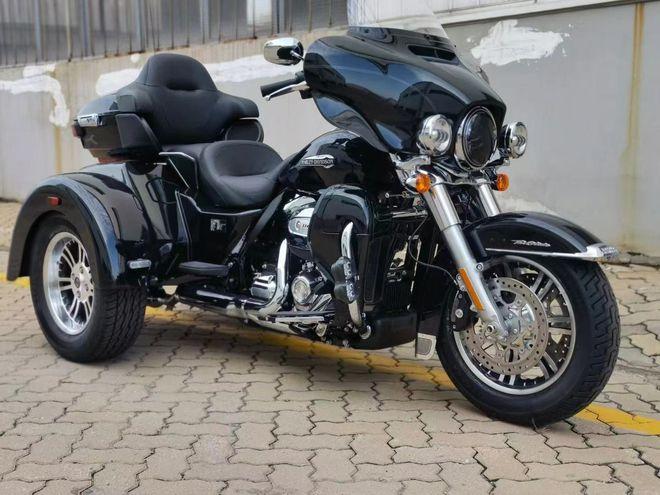 既然是顶级的巡航三轮摩托车,哈雷大滑翔自然是有着顶尖的配置