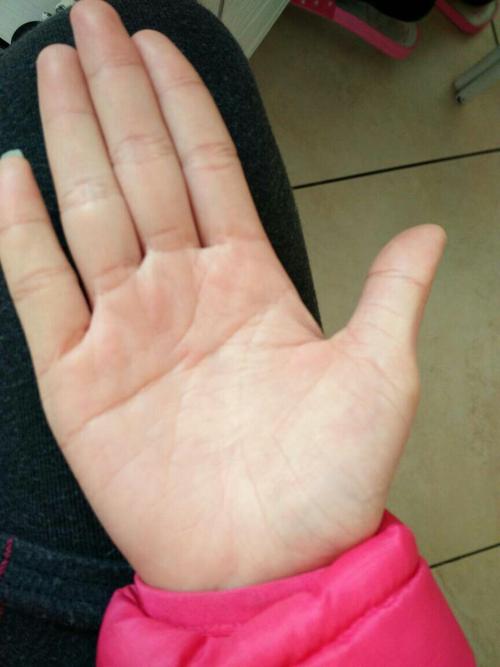 请问这样是不是断掌?我的手掌纹好不好吗