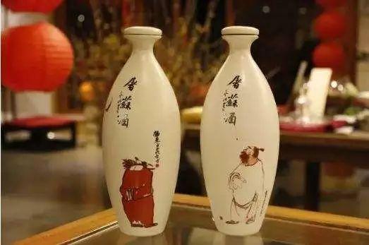 严格意义上说,这屠苏酒是一种药酒,其中涵盖了 大黄, 白术, 防风