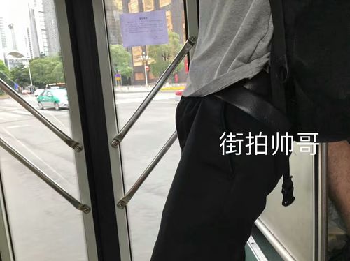 街拍帅哥的激凸男