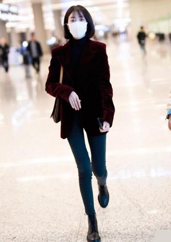 有种腿叫李溪芮穿紧身裤,细到不给普通人活路,但腿型真的丑!