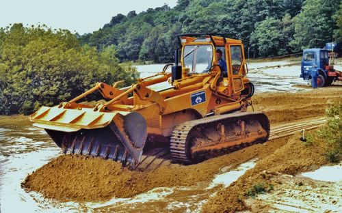 履带式推土机行驶的正确操作常识