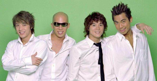 41岁香港男歌手转行当服务员彭怀安困难的日子咬着牙过