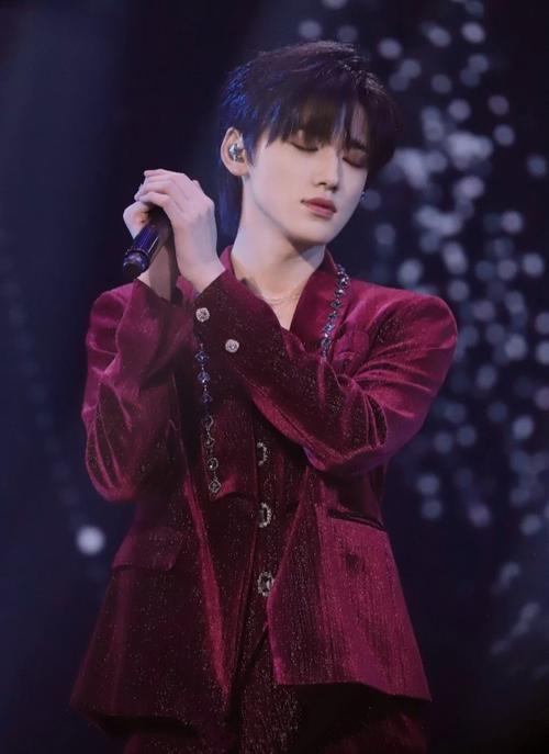 宋亚轩:日系海胆照片yyds