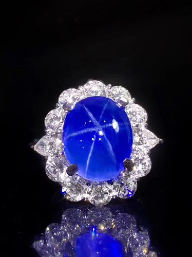 颜色分级 蓝宝石是以蓝色为主色调的刚玉,常常带