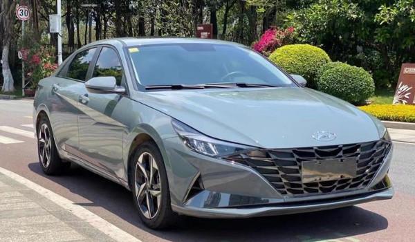 最新款北京现代伊兰特已经上线,那么现代伊兰特有几种颜色了,哪款外观