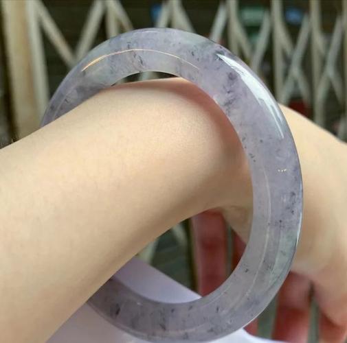 冰乌鸡翡翠手镯