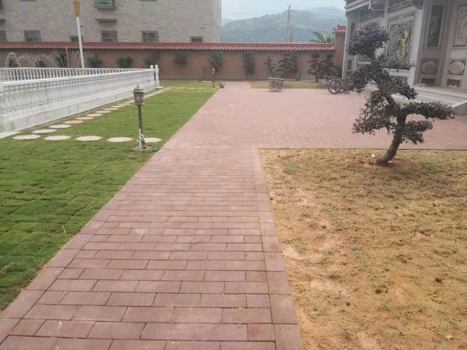 别墅庭院铺海绵陶瓷透水砖好吗?来听听老师傅